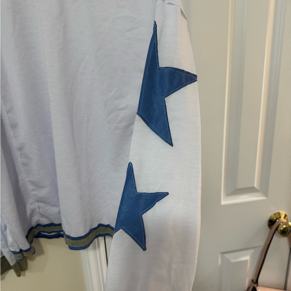 Boho look alike shirt with stars on the sleeve - Picture 2 of 6